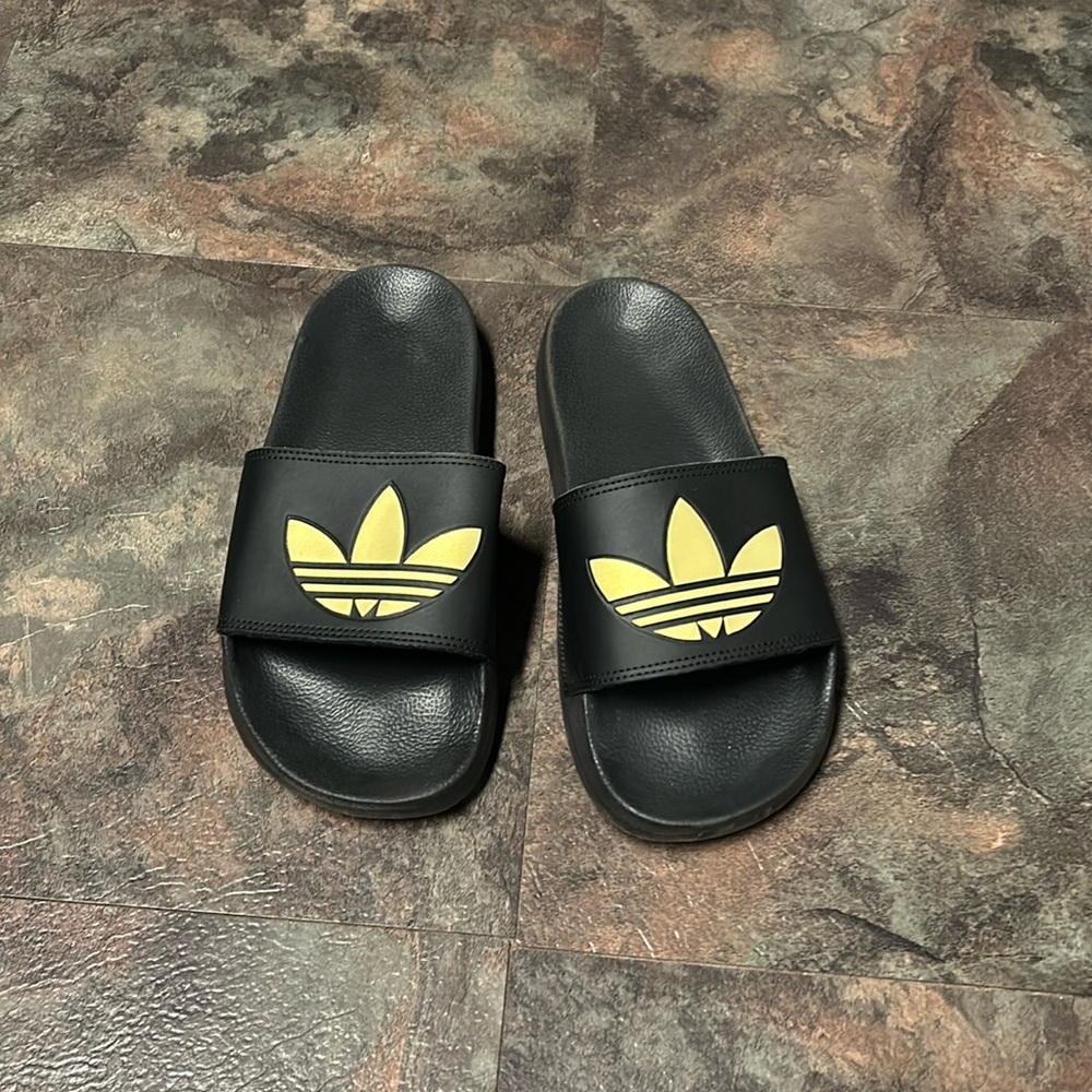 Worn but no damage Adidas slides